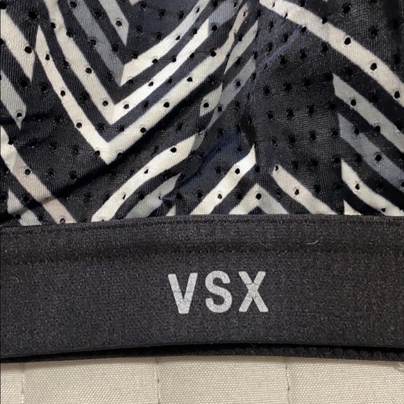 Victoria’s Secret sport bra size 32DD - Picture 7 of 8